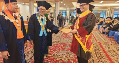 Tiga Wisudawan Sabet IPK Tertinggi di Wisuda Akademik ke-86 Universitas Bung Hatta